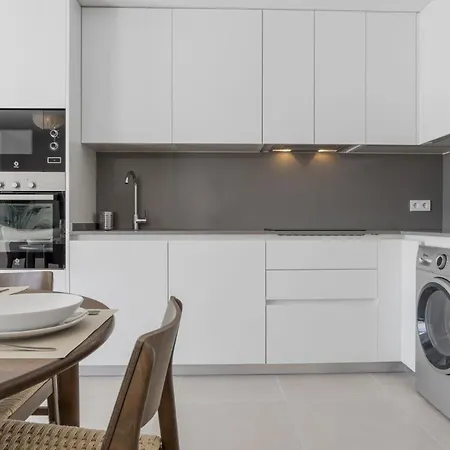 Vivi Homes - Feliz - Roof Terrace - Pool - Gym * Estepona
