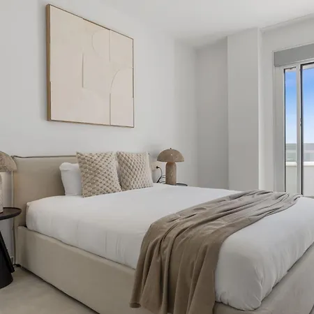 Vivi Homes - Feliz - Roof Terrace - Pool - Gym Apartment