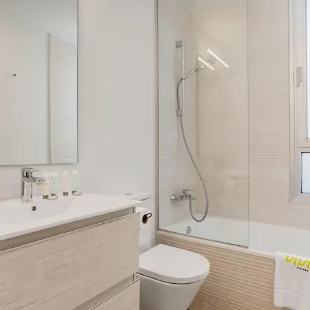 Vivi Homes - Feliz - Roof Terrace - Pool - Gym * Estepona