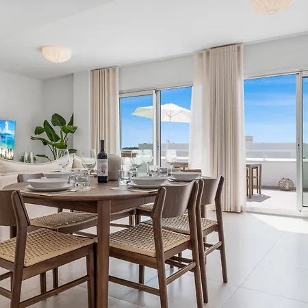 Vivi Homes - Feliz - Roof Terrace - Pool - Gym Apartment