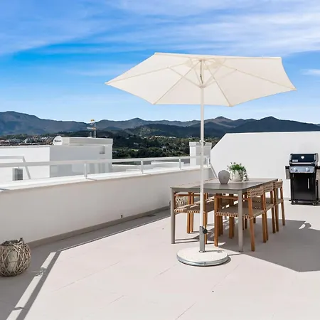 Vivi Homes - Feliz - Roof Terrace - Pool - Gym Apartment