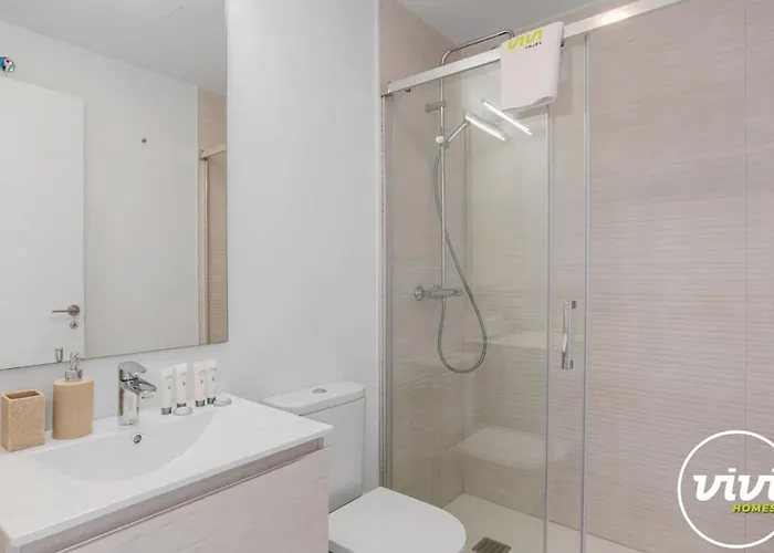 Vivi Homes - Feliz - Roof Terrace - Pool - Gym