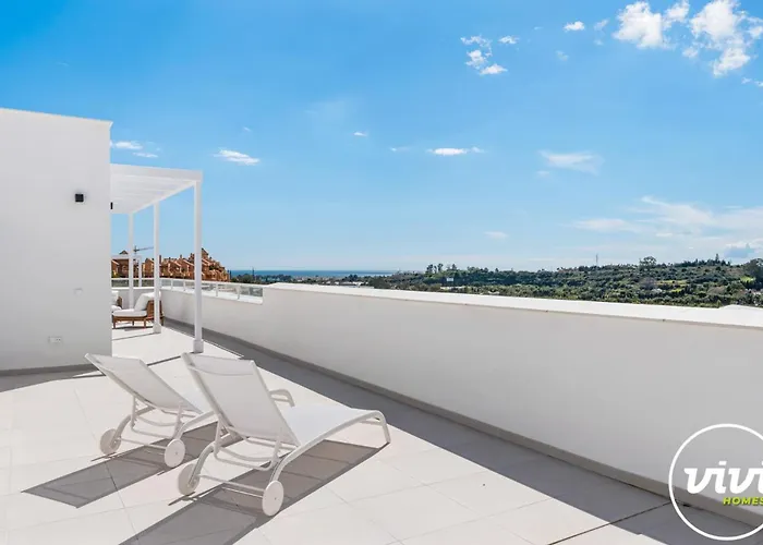 Vivi Homes - Feliz - Roof Terrace - Pool - Gym Apartment *