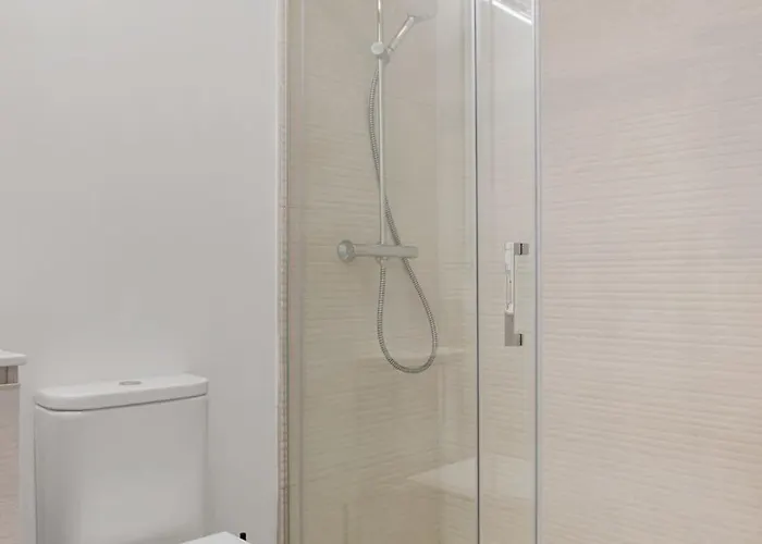 Vivi Homes - Feliz - Roof Terrace - Pool - Gym *