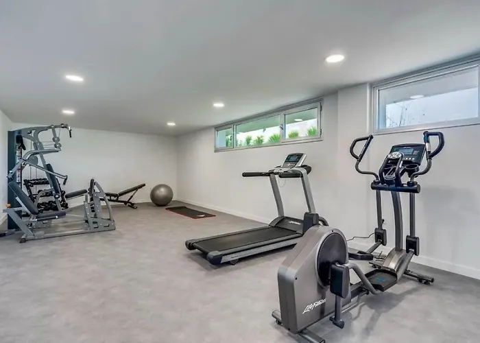 Vivi Homes - Feliz - Roof Terrace - Pool - Gym Апартаменты